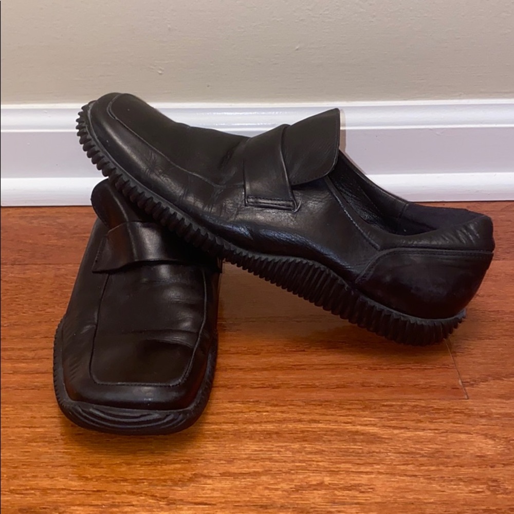 Joan & David Black Leather Loafer
